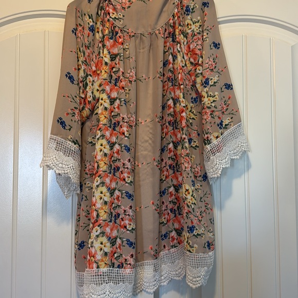 Lace Boho Floral Kimono - Picture 5 of 5